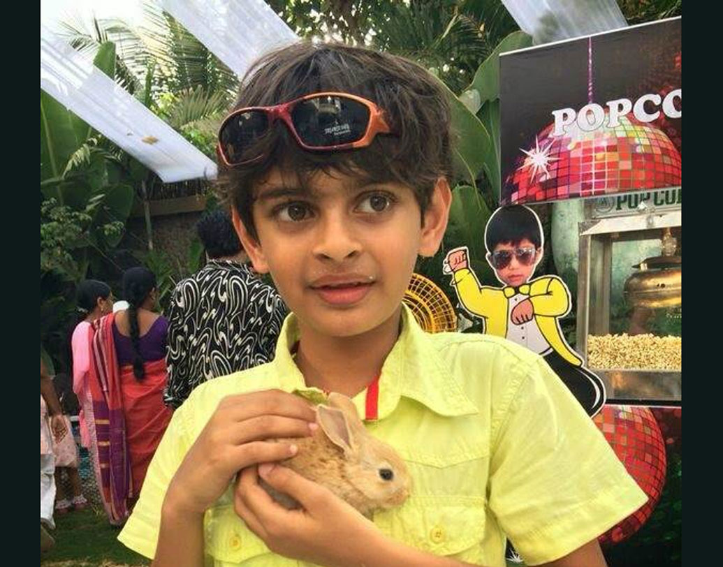 পড়াশোনাতেও অত্যন্ত ভাল এই কিশোর। তাঁর বাবা জামশেদপুরে একটি স্কুলে পড়েছেন। বেদান্তকেও ওই স্কুলেই পড়াতে চেয়েছিলেন তিনি। কারণ একেবারে সাধারণ ভাবে আর পাঁচটা বাচ্চার মতোই সন্তানকে মানুষ করতে চেয়েছিলেন বলিউডের এই নায়ক।