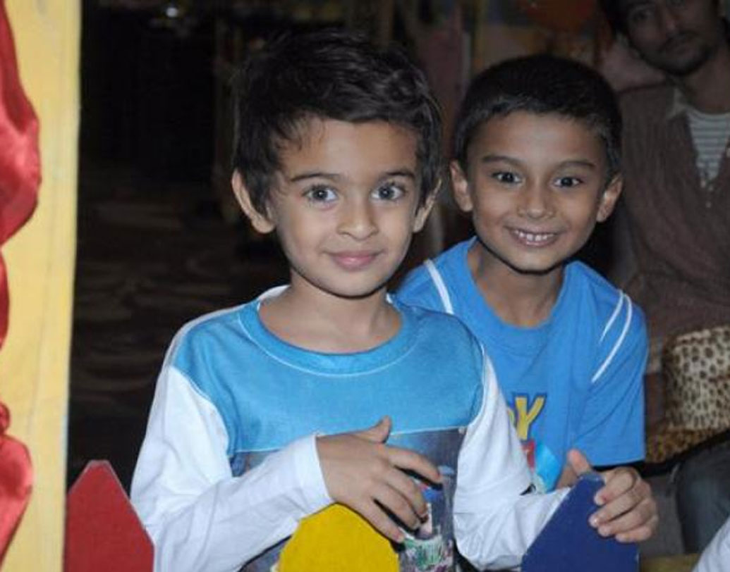 তবে সারিতার হাসিটি পেয়েছে তাঁর ছেলে, বলিউড নায়ক সে কথা জানাতে ভোলেননি।