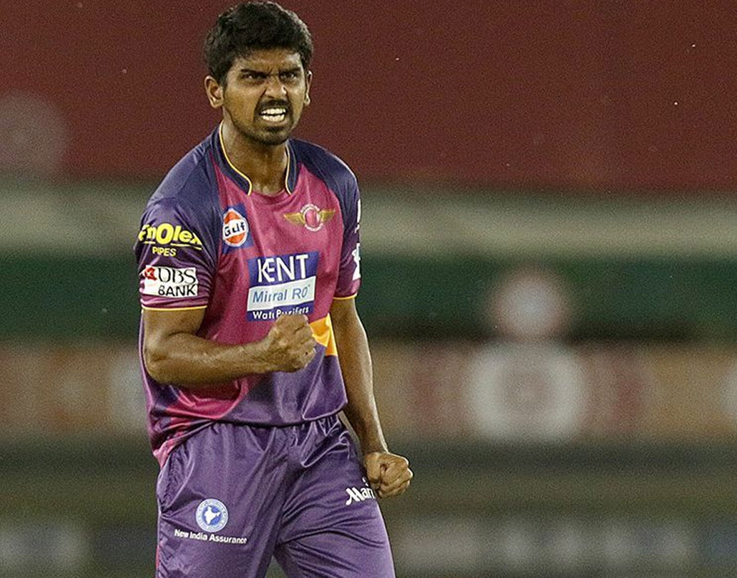 কিংস ইলেভেন পঞ্জাবে রয়েছেন তামিলনাড়ুর ‘মিস্ট্রি’ স্পিনার বরুণ চক্রবর্তী। রবিচন্দ্রন অশ্বিন-সহ তিন জন স্পিনার রয়েছেন দলে। তাই মুরুগান অশ্বিন দলে থাকলেও খেলার সম্ভাবনা খুবই কম।