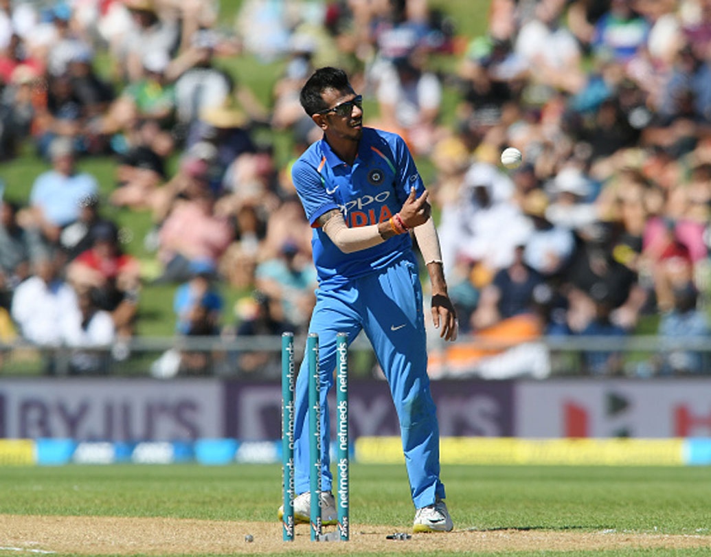 যুজবেন্দ্র চহাল: টি২০ হোক বা ওয়ান ডে, চমক দিয়েই চলেছেন এই লেগস্পিনার। কুলদীপ না থাকায় দায়িত্ব আরও অনেক বেড়ে গিয়েছে চহালের। যদিও গত ম্যাচে খুব একটা ভাল খেলতে পারেননি তিনি।