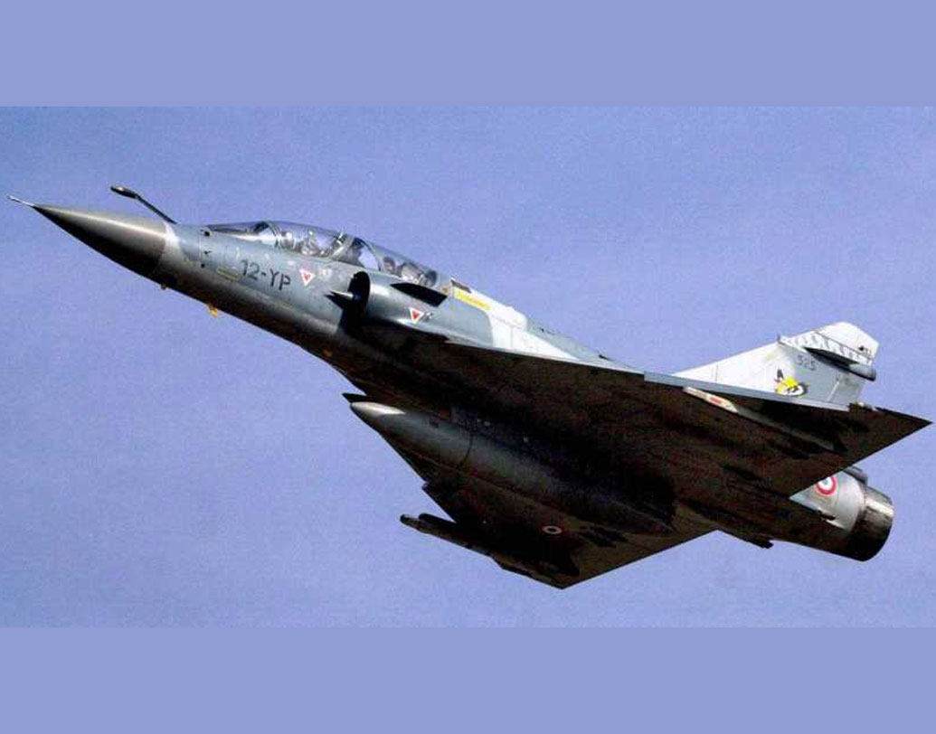 ১৯৭০ দশকের শেষের দিকে লাইটওয়েট ফাইটার হিসেবে এটি তৈরি করা হয়। পরবর্তীতে  বেশ কয়েকটি ‘স্ট্রাইক ভ্যারিয়ান্ট’ তৈরি করা হয়।