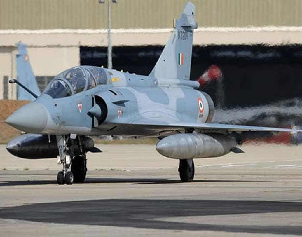 এমআই-৮ হেলিকপ্টার ও মিগ-২১ ও মিগ-২৭ তুলনায় মিরাজ ২০০০ আরও শক্তিশালী।