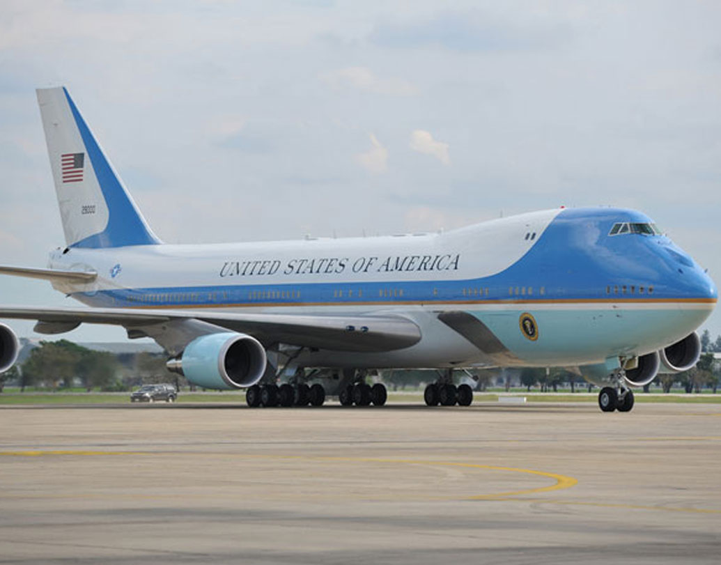 মার্কিন প্রেসিডেন্টের এয়ারক্র্যাফট এয়ার ফোর্স ওয়ানের অত্যাধুনিক প্রযুক্তিতে এ বার সাজানো হবে এয়ার ইন্ডিয়া ওয়ানকেও।