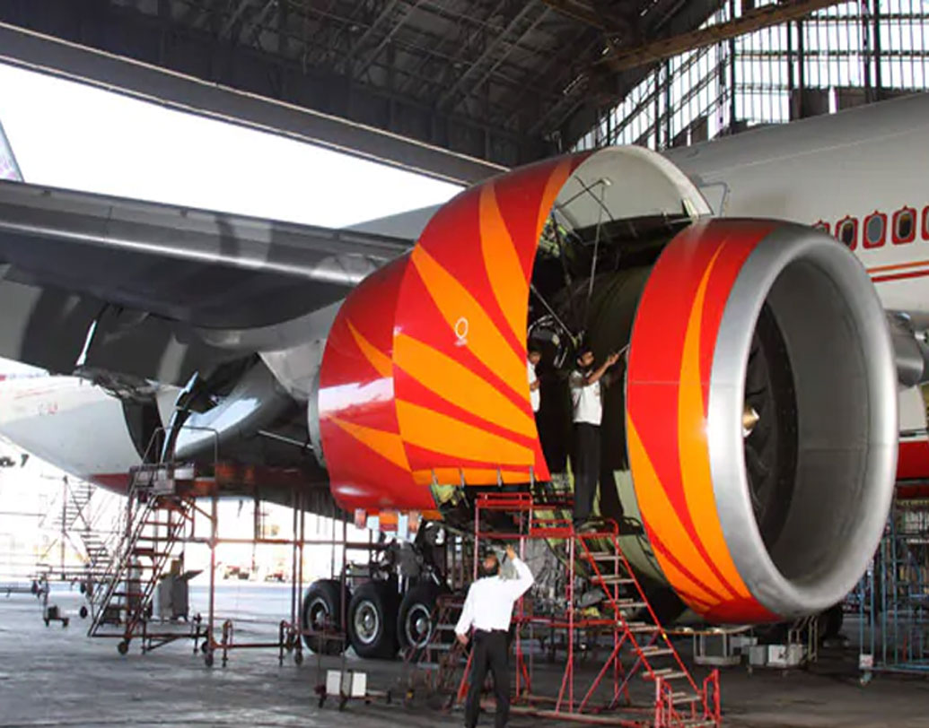 এই বিমান লক্ষ্য করে কোনও মিসাইল ছুটে আসছে কি না, তা আগেই টের পেয়ে যাবেন পাইলট। এয়ার ফোর্স ওয়ানে যে ধরনের মিসাইল ডিফেন্স সিস্টেম থাকে, সেটাই এয়ার ইন্ডিয়া ওয়ানের জন্য বিক্রি করতে সম্মত হয়েছে মার্কিন প্রশাসন।