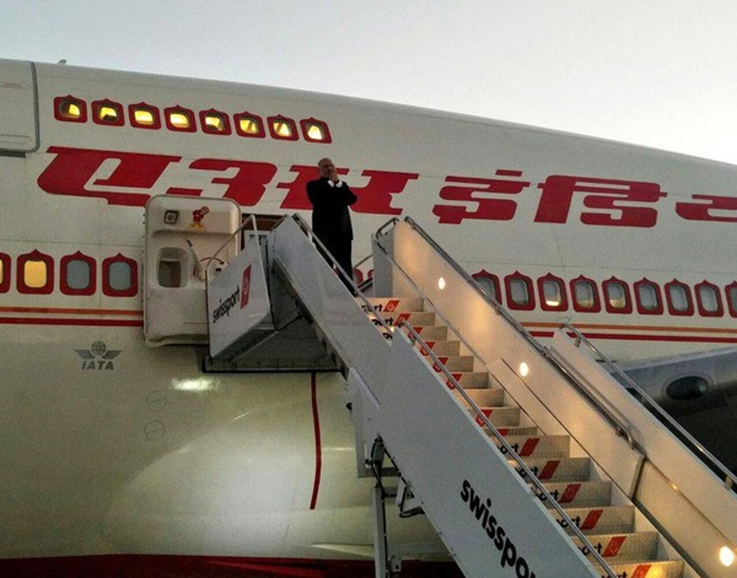 মার্কিন সমরাস্ত্র দিয়ে সাজানো এয়ার ইন্ডিয়া ওয়ানে চেপেই বিদেশ সফর করবেন প্রধানমন্ত্রী ও রাষ্ট্রপতি।