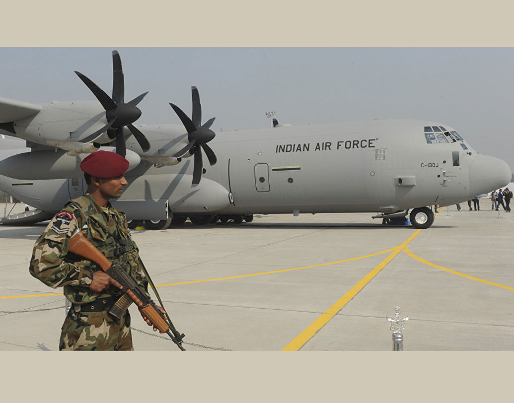 শত্রুপক্ষের নিশানার মধ্যেও উড়তে সক্ষম। সর্বোচ্চ ২৮ হাজার ফুট উচ্চতায় উঠতে পারে।