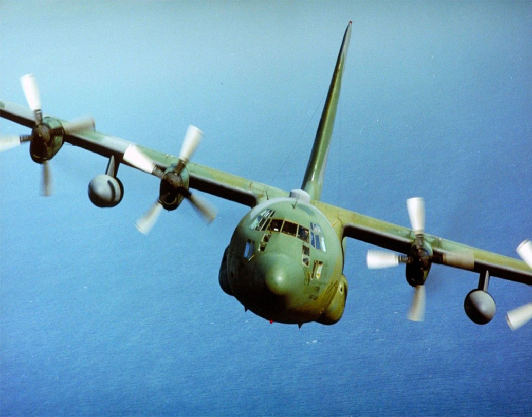 সুপার হারকিউলিসের সর্বোচ্চ গতি ঘণ্টায় ৩৬২ কিলোমিটার, দুর্গম এলাকায় প্যারাট্রুপার বাহিনীকে পৌঁছে দিতে সক্ষম, কাজে লাগে ত্রাণ ও উদ্ধারেও। ( প্রতীকী ছবি)