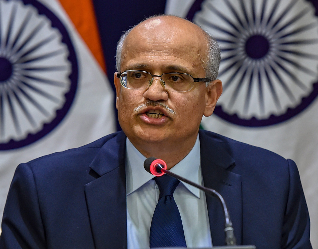 কেন্দ্রীয় মন্ত্রিসভার বৈঠকের পর সকাল সাড়ে ১১টায় সাংবাদিক বৈঠক করেন ভারতীয় বিদেশ সচিব বিজয় গোখেল। তিনি জানান, ফের আত্মঘাতী হামলার ছক কষছিল জইশ। তাই আগেভাগে তাদের রুখতে পদক্ষেপ করা হয়। বালাকোটে জইশের বৃহত্তম প্রশিক্ষণ শিবির গুঁড়িয়ে দেওয়া হয়েছে।