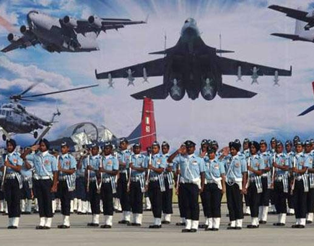 ভারতের আগে রয়েছে আমেরিকা, রাশিয়া, ইজরায়েল, ব্রিটেন, চিন, ফ্রান্স। ভারতের থেকে পিছিয়ে রয়েছে জাপান, অস্ট্রেলিয়া, জার্মানি, তারও পরে রয়েছে পাকিস্তান।  বিমানবাহিনীর যতগুলি কম্যান্ড রয়েছে তার মধ্যে ওয়েস্টার্ন এয়ার কম্যান্ড সবচেয়ে বড়। এর নিজের ১৬টি বিমান ঘাঁটি রয়েছে। কোন কোন বিশেষ হাতিয়ার থাকায় ভারতীয় বায়ুসেনা বাহিনী এতটা শক্তিশালী?