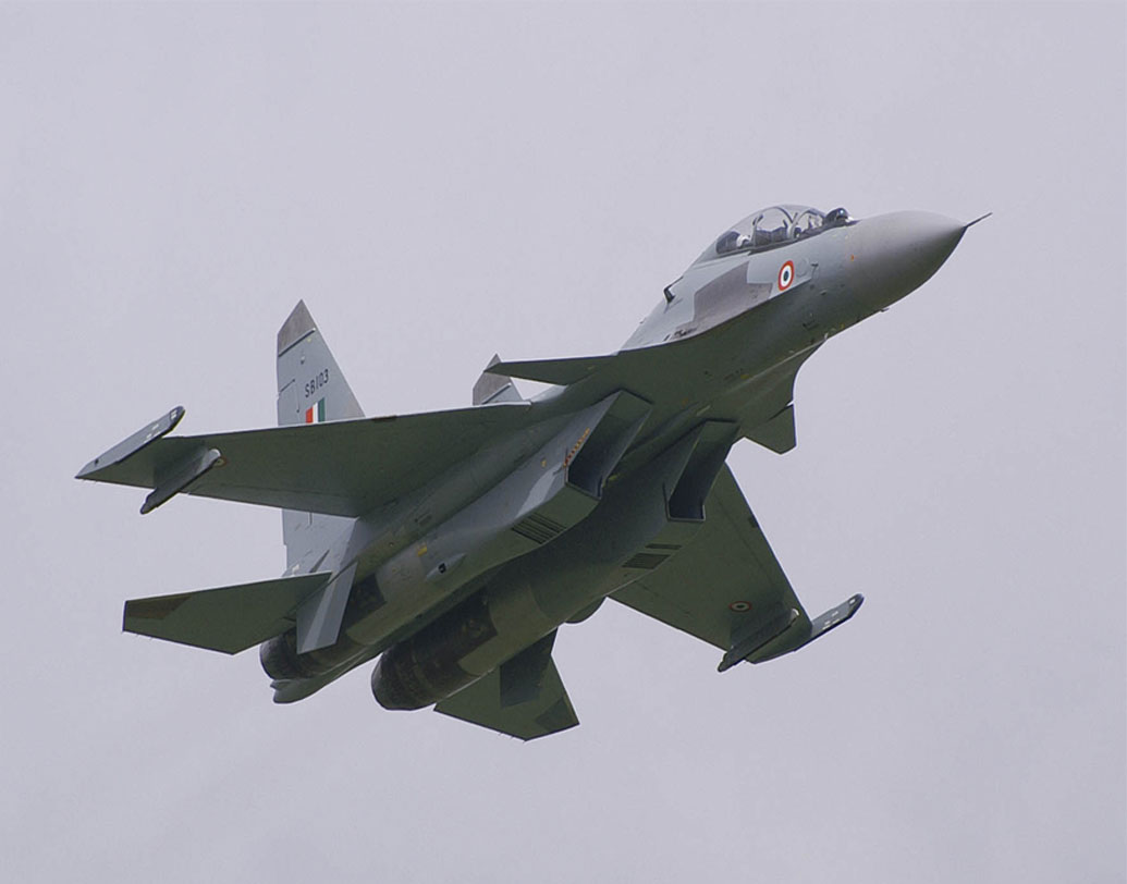 মিরাজ ২০০০ ছাড়াও বায়ুসেনার হাতে রয়েছে ২০০টি সুখোই এসইউ-৩০এমকেআই ফ্ল্যাঙ্কার। মিগ-২৯ সম্প্রতি আধুনিকীকরণ করা হয়েছে। পাল্লা, লক্ষ্যমাত্রা, ক্ষেপণাস্ত্রের সম্ভার ও রাডার সহযোগে বায়ুসেনার যুদ্ধবিমান এয়ার টু এয়ার এবং এয়ার টু গ্রাউন্ড অভিযানের ক্ষেত্রে অন্যতম দক্ষ বাহিনী।