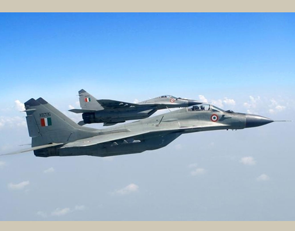 কপ্টার ছাড়াও রয়েছে মিগ ২৯ বিমানের মতো শক্তিশালী সামরিক বিমান। দুটি ইঞ্জিন, এক আসন বিশিষ্ট এয়ার সুপিরিয়োরিটি যুদ্ধবিমান রুশ প্রযুক্তিতে তৈরি। গতি ২৪৪৫ কিমি প্রতি ঘণ্টায়। ৩০ এমএম কামান-সহ চারটি আর৬০ ক্লোজ কমব্যাট, দুটি আর২৭ আর মিডিয়াম পাল্লার রাডার গাইডেড ক্ষেপণাস্ত্রও রয়েছে।