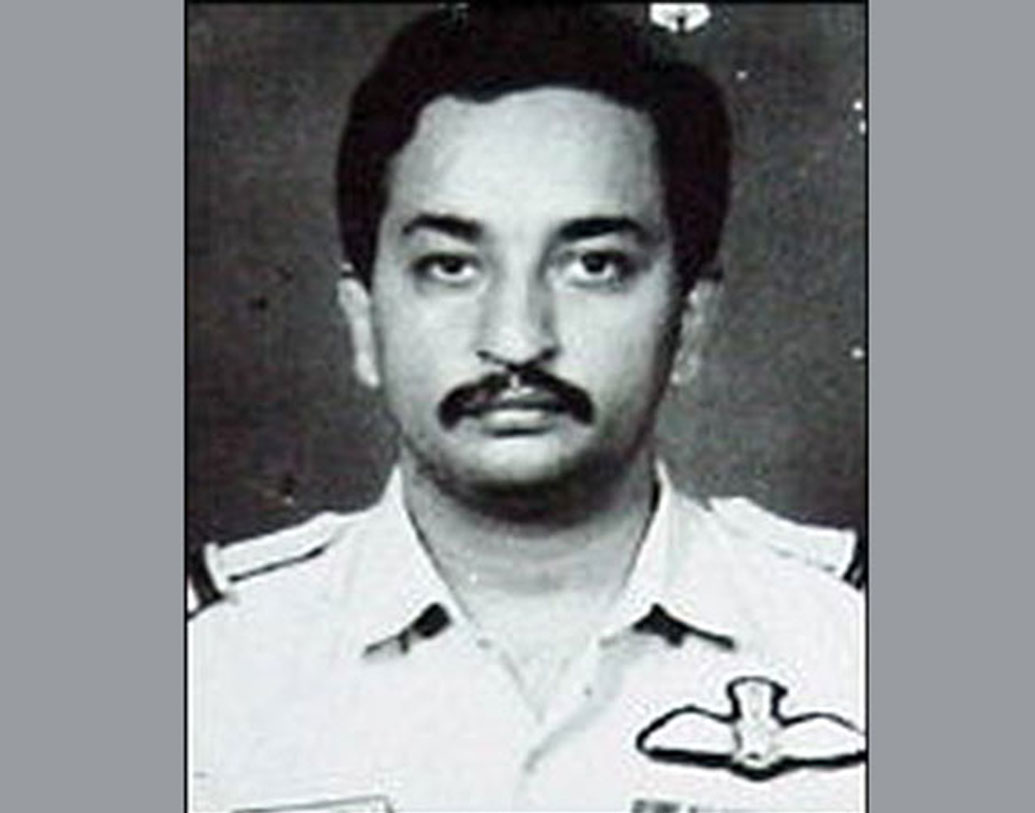 বর্বরোচিত নির্যাতন করা হয়েছিল স্কোয়াড্রন লিডার অজয় আহুজার ক্ষেত্রে। সেই সময় প্রধানমন্ত্রী ছিলেন অটলবিহারী বাজপেয়ী।