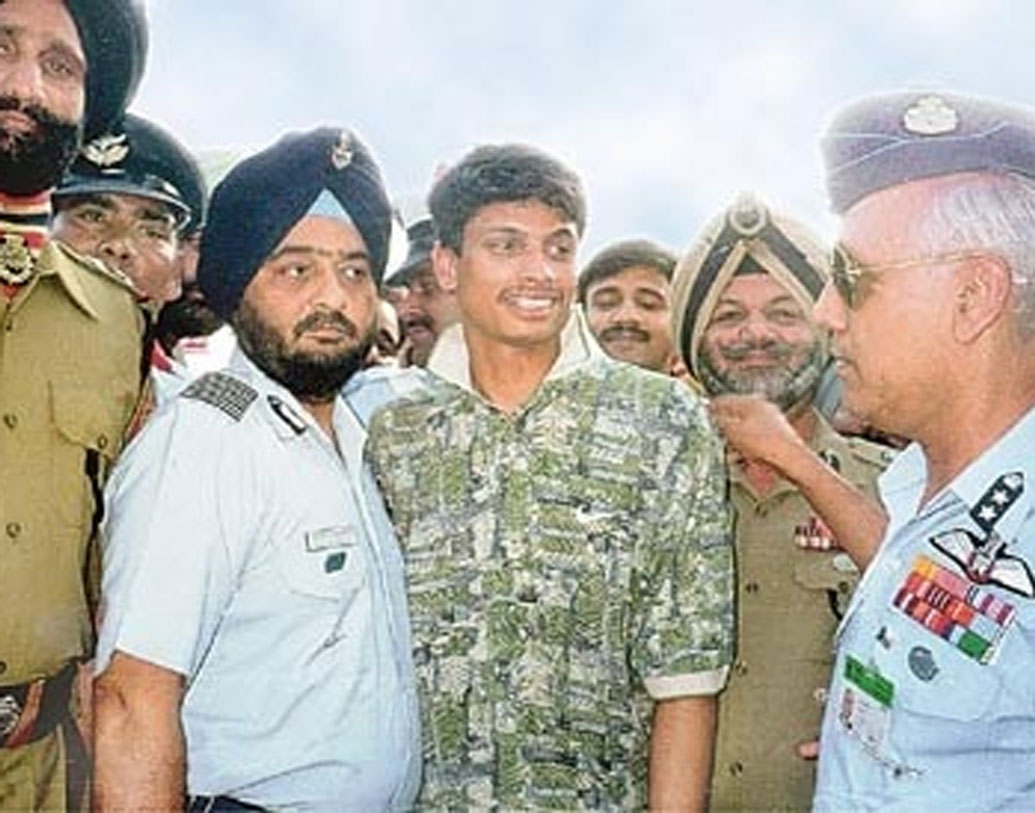 রেড ক্রসের মাধ্যমে ফিরে আসেন ২৬ বছরের নচিকেতা। নচিকেতা ফিরে এসেছিলেন ৩ জুন, অর্থাৎ ধরা পড়ার আট দিন বাদে।