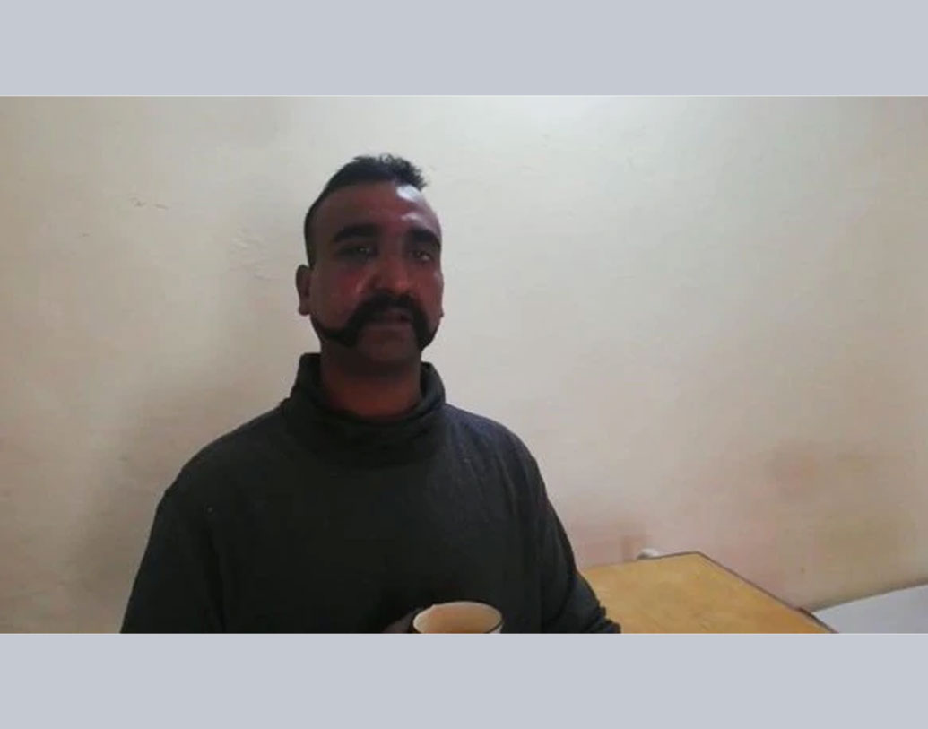 ইসলামাবাদের হেফাজতে থাকা ভারতীয় বায়ুসেনার উইং কম্যান্ডার অভিনন্দন বর্তমানকে সুস্থ শরীরে ফিরিয়ে দেওয়ার জোরালো দাবি জানালেন প্রয়াত প্রাক্তন পাক প্রধানমন্ত্রী জুলফিকার আলি ভুট্টোর নাতনি ফতিমা বেগম। দেশজুড়ে প্রার্থনা চলছে অভিনন্দনের জন্য।