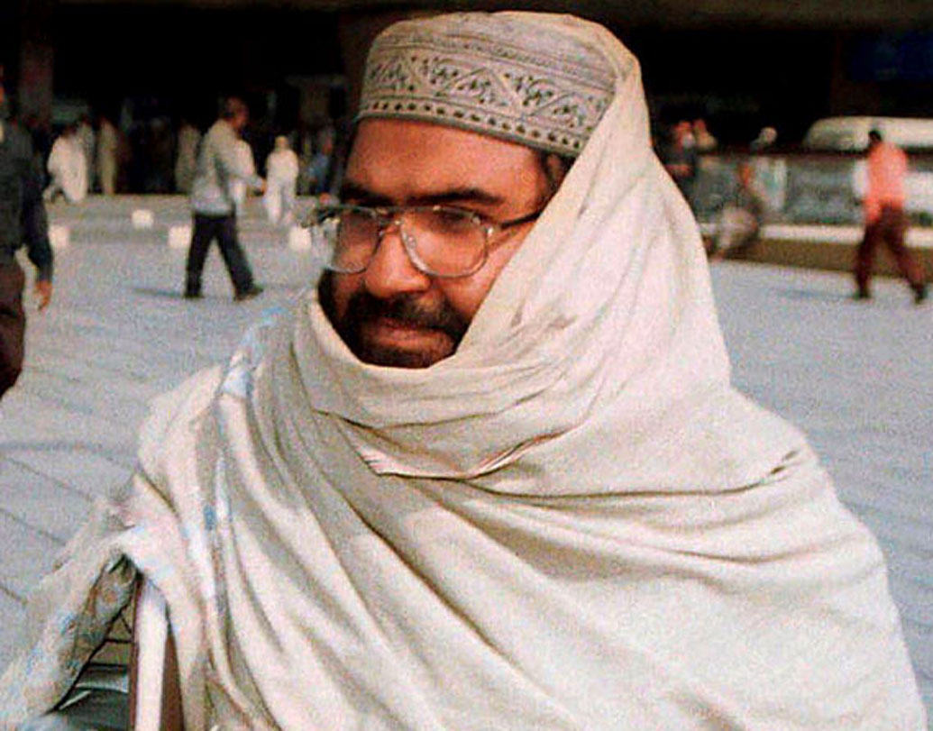 ১৫ থেকে ১৮ বছরের অল্পবয়সি কিশোরদের ‘টার্গেট’ করে জঙ্গিরা। মূলত আধা মফস্বল এলাকাকেই বেছে নেয় তারা। কারণ এখানে কর্মসংস্থান প্রায় নেই। সহজেই যে কোনও উপায়ে অর্থ রোজগার করতে চায় এখানকার কিশোররাও। মাসুদের বুদ্ধিতেই ভারতে সংখ্যালঘুদের অবস্থান নিয়ে জঙ্গিরা বিভ্রান্তিকর তথ্য ছড়িয়ে দেয় কিশোরদের মধ্যে, জানিয়েছে প্রতিরক্ষা দফতরের একটি সূত্র।