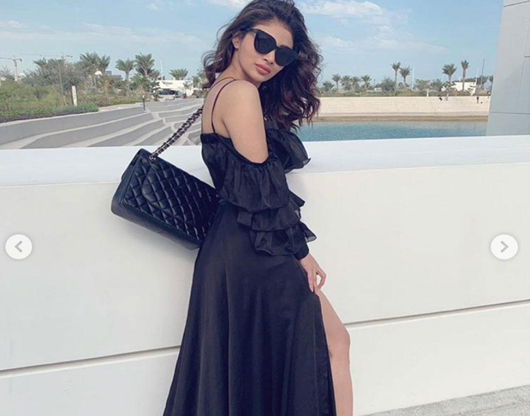 দুবাই বেড়াতে গিয়ে তাঁর মন ভরে গিয়েছে, এমনটাই জানিয়েছেন অভিনেত্রী। সেখানকার সূর্যোদয় ও সূর্যাস্ত মিস করছেন, বলেছেন এমনটাও।