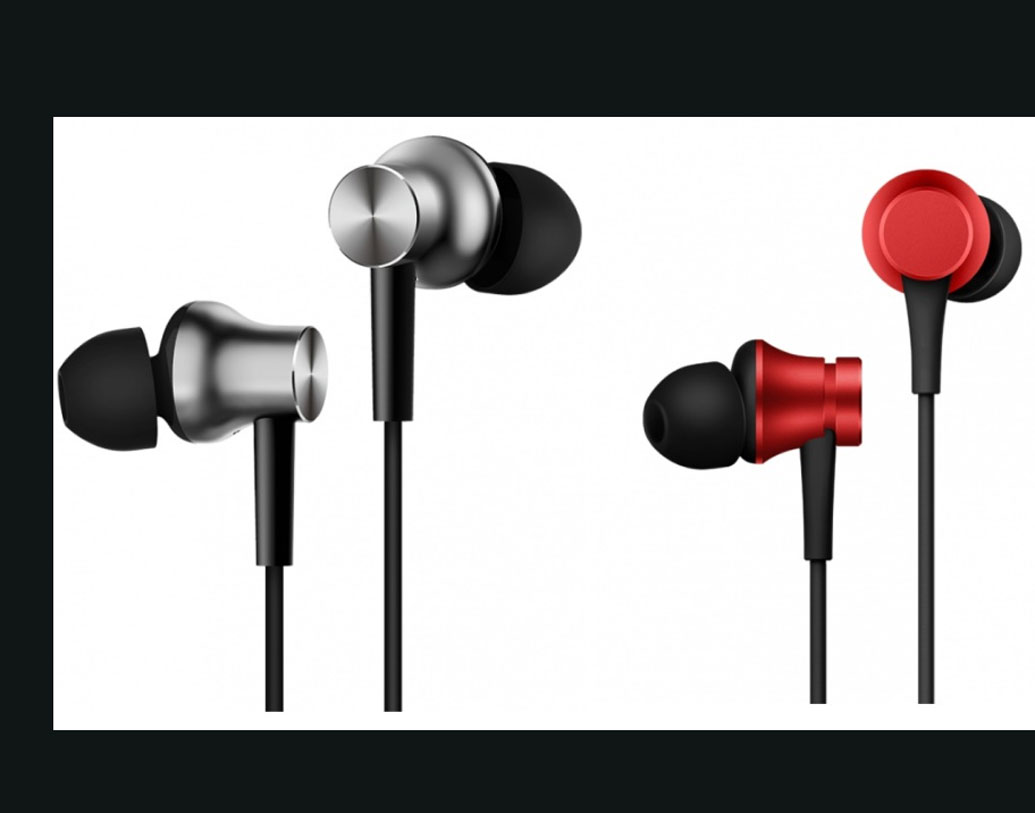 এমআই ইয়ারফোনে রয়েছে ইন বিল্ট মাইক্রোফোনও। রুপোলি ও কালো রঙে পাওয়া যায় এটি। সহজেই গ্রাহক এটি ব্যবহার করতে সক্ষম।