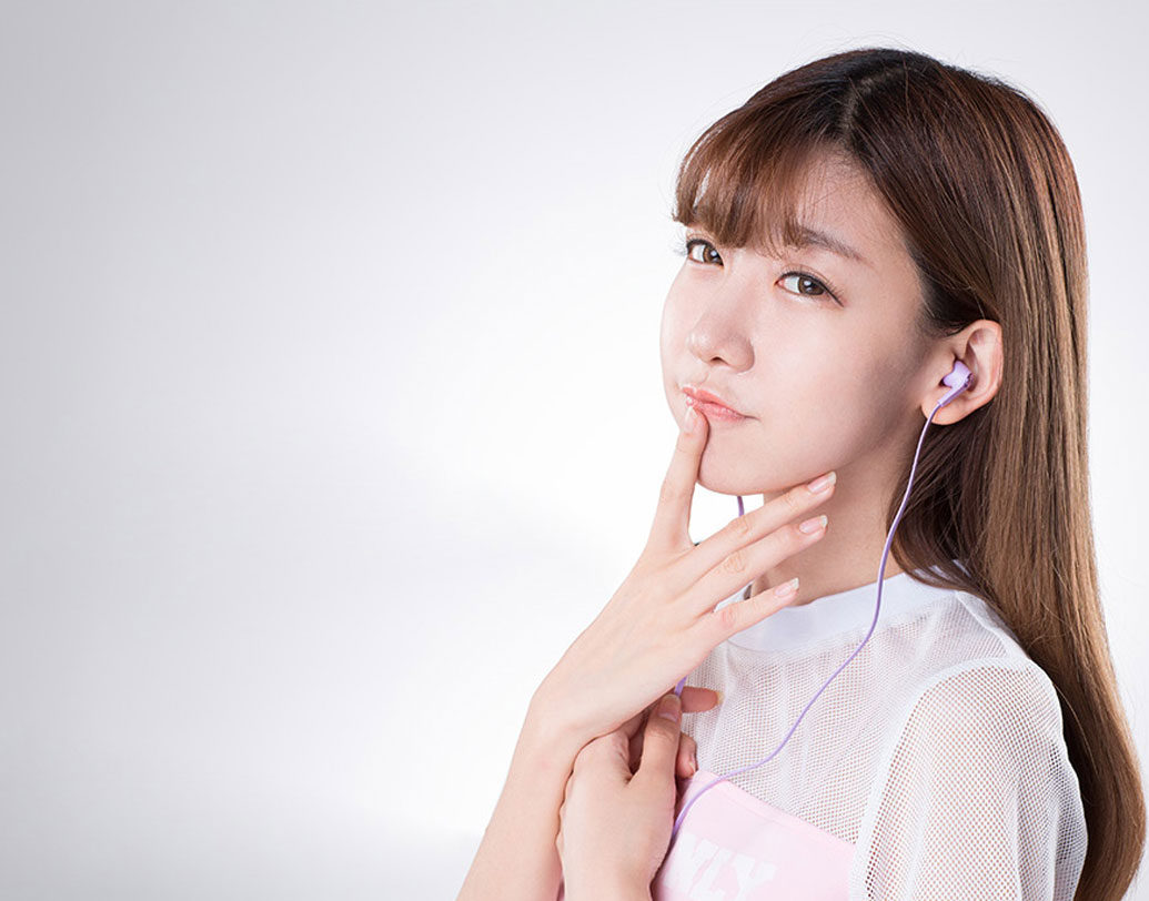 কেভলার ফাইবারে জড়ানো ইয়ারফোনটি। এর দাম ৭০০ টাকার কাছাকাছি। এমআইয়ের এই ইয়ারফোনটিতে রয়েছে থার্ড জেনারেশন ব্যালান্স। শব্দ ও বাতাসের গতি নিয়ন্ত্রিত হয় সহজেই। দাম প্রায় ৭০০ টাকার কাছাকাছি।