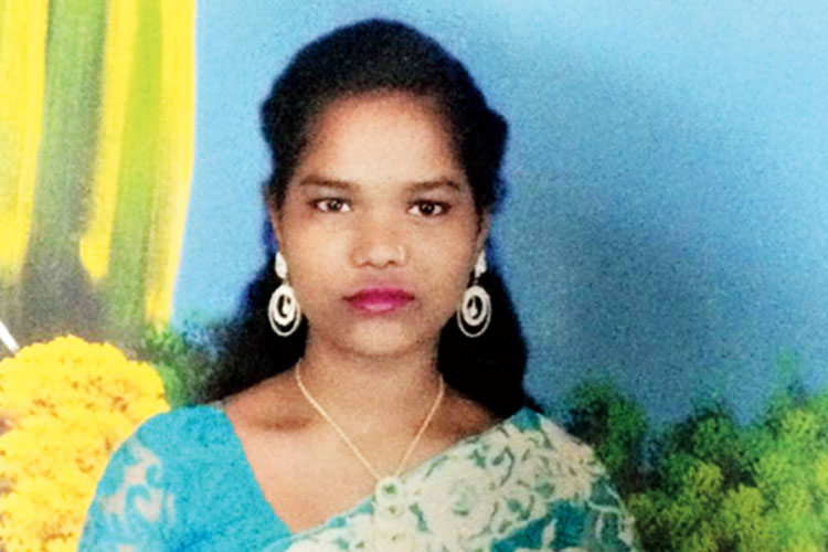 Woman's body found in her in-law's house in Maniktala, husband deatined