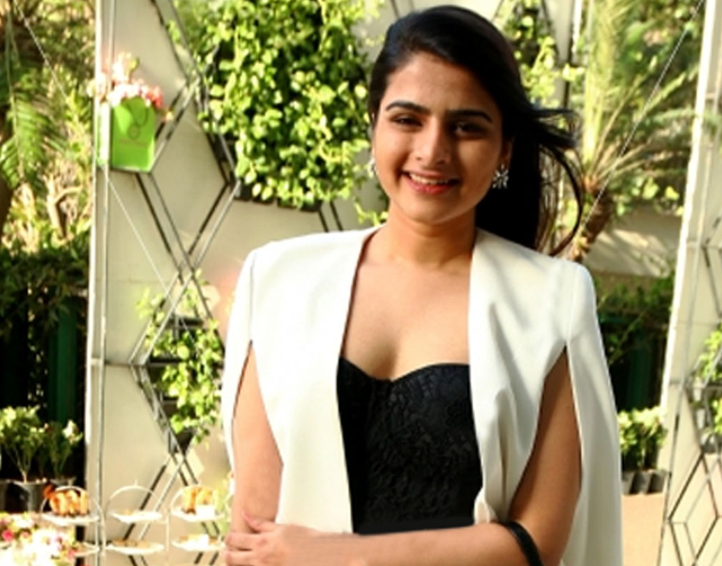 এই স্টার কিড বরাবর মেধাবী ছাত্রী ছিলেন। স্কুলের পড়াশোনা শেষ করে তিনি লন্ডনে গিয়েছেন স্নাতকোত্তর স্তরের পড়াশোনা করতে। লন্ডনের একটি বিজনেস স্কুল থেকে বিজনেস ও মার্কেটিং নিয়ে পড়াশোনা করছেন তিনি।