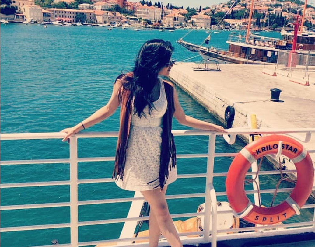 প্রথম ছবি থেকেই ফিল্মফেয়ার সম্মান পেয়েছিলেন তাঁর মা। এ বার নিশ্চয়ই চিনতে পারছেন, অবন্তিকার মাকে।