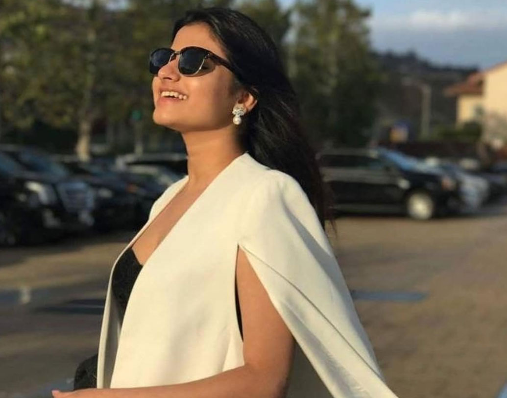 ভাগ্যশ্রীর মেয়ে বলিউডে ২০২০ সালে ডেবিউ করতে পারেন, শোনা যাচ্ছে এমনটাই। সলমন খানও নাকি আগ্রহ প্রকাশ করেছিলেন এই তরুণীকে বলিউডে ডেবিউ করানোর বিষয়টিতে।