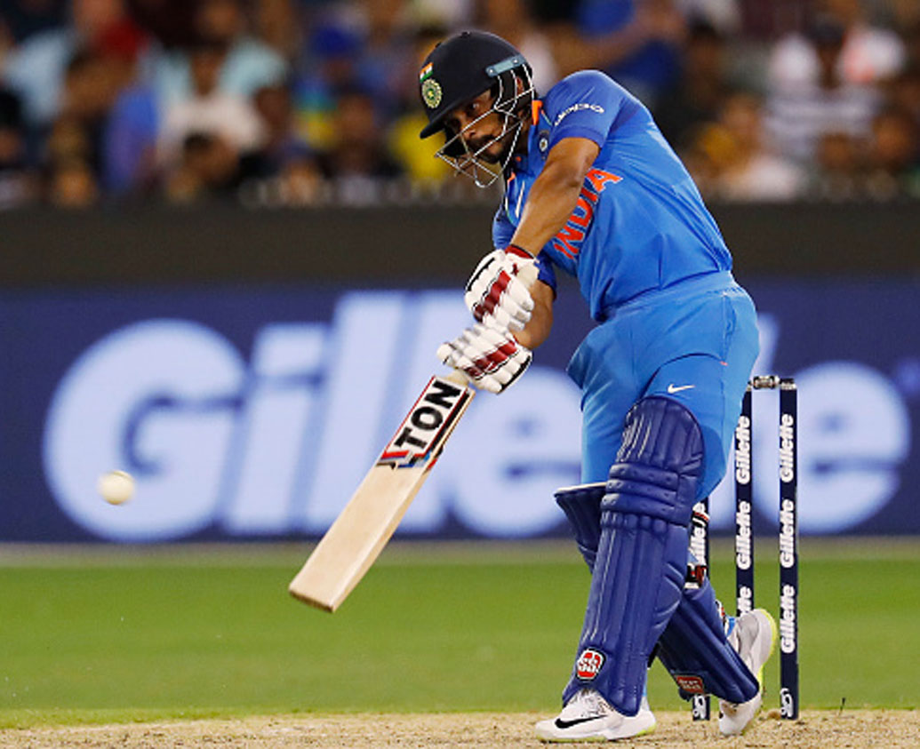 কেদার যাদব: মাঝের দিকে ব্যাট হাতে সফল। আছে অফব্রেক বোলিংও।