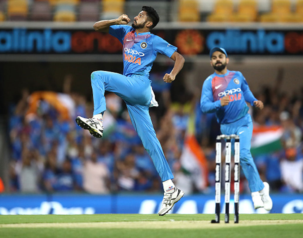 খলিল আহমেদ: বাঁ হাতি বলে চতুর্থ পেসার হিসাবে মহম্মদ সিরাজের চেয়ে কিছুটা এগিয়ে। দারুণ মানসিকতা। কিন্তু প্রশ্ন বলের গতি নিয়ে।