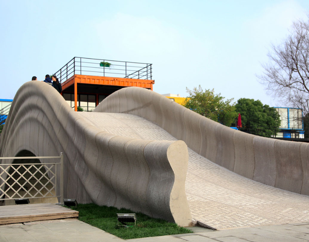 ৮৬ ফুট দৈর্ঘ্যের এই ফুটব্রিজটি সাংহাইয়ের বাওশান জেলায় অবস্থিত। এটাই বিশ্বের দীর্ঘতম থ্রি ডি প্রিন্টিং ফুটব্রিজ।