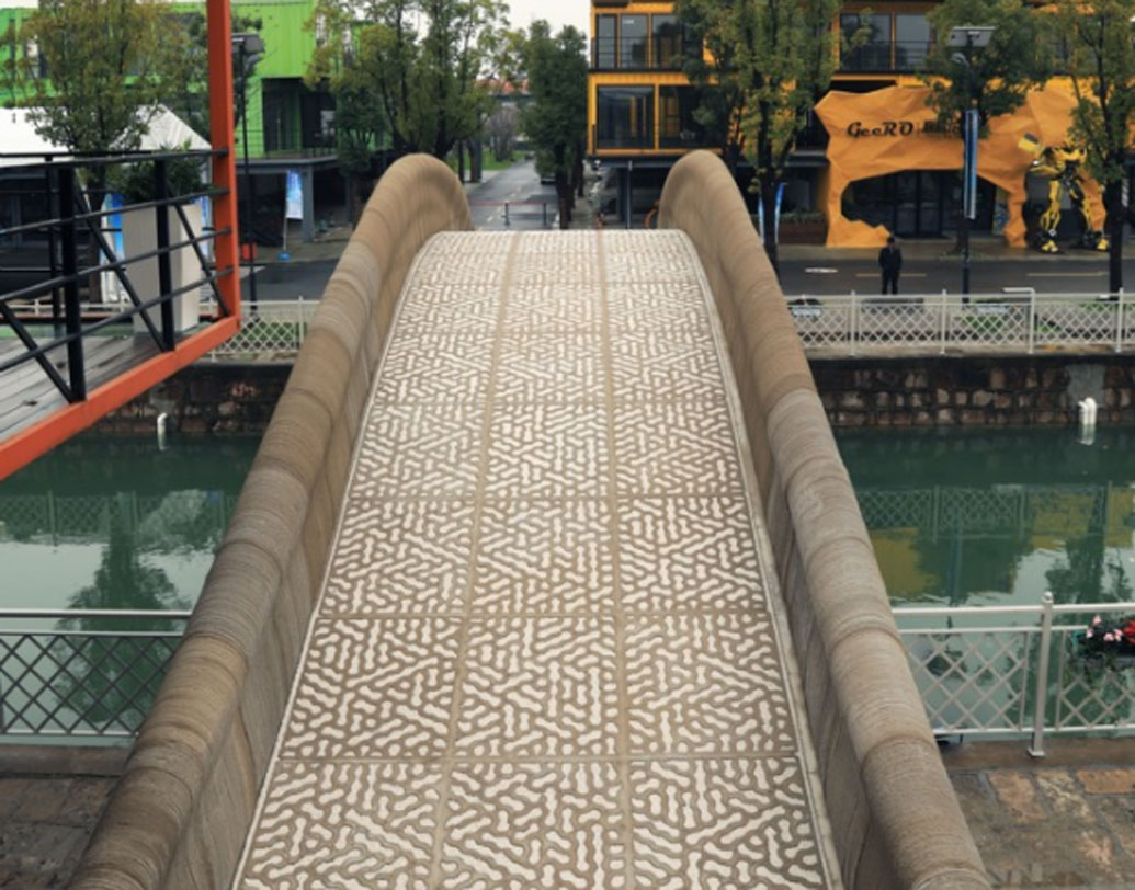 ব্রিজটার নকশা বানিয়েছেন জয়না বিশ্ববিদ্যালয়ের ডিজিটাল আর্কিটেকচার বিভাগ আর ব্রিজটা নির্মাণ করেছে সাংহাই উইসডম বে ইনভেস্টমেন্ট ম্যানেজমেন্ট কোম্পানি।