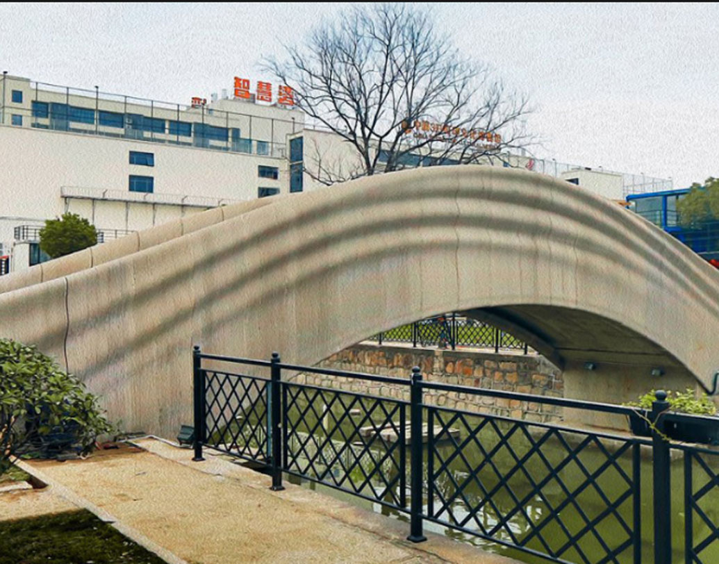 শুধুমাত্র ব্রিজের অংশগুলো বানাতে সময় লেগেছিল টানা ১৯ দিন। এই ভাবে থ্রি ডি প্রিন্টিং প্রযুক্তির সাহায্যে ব্রিজ তৈরিতে খরচ অনেকটাই কম বলে জানিয়েছেন জয়না বিশ্ববিদ্যালয়ের প্রযুক্তিবিদরা।