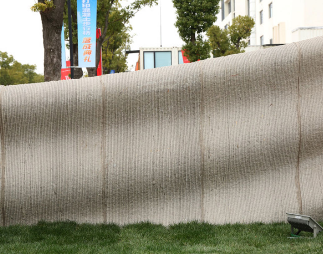 তবে এটাই বিশ্বের একমাত্র থ্রি ডি প্রিন্টিং ব্রিজ নয়। এর আগে আমস্টারডামে থ্রি ডি প্রযুক্তির সাহায্যে একটি স্টিলের ব্রিজ নির্মাণ করা হয়েছিল।