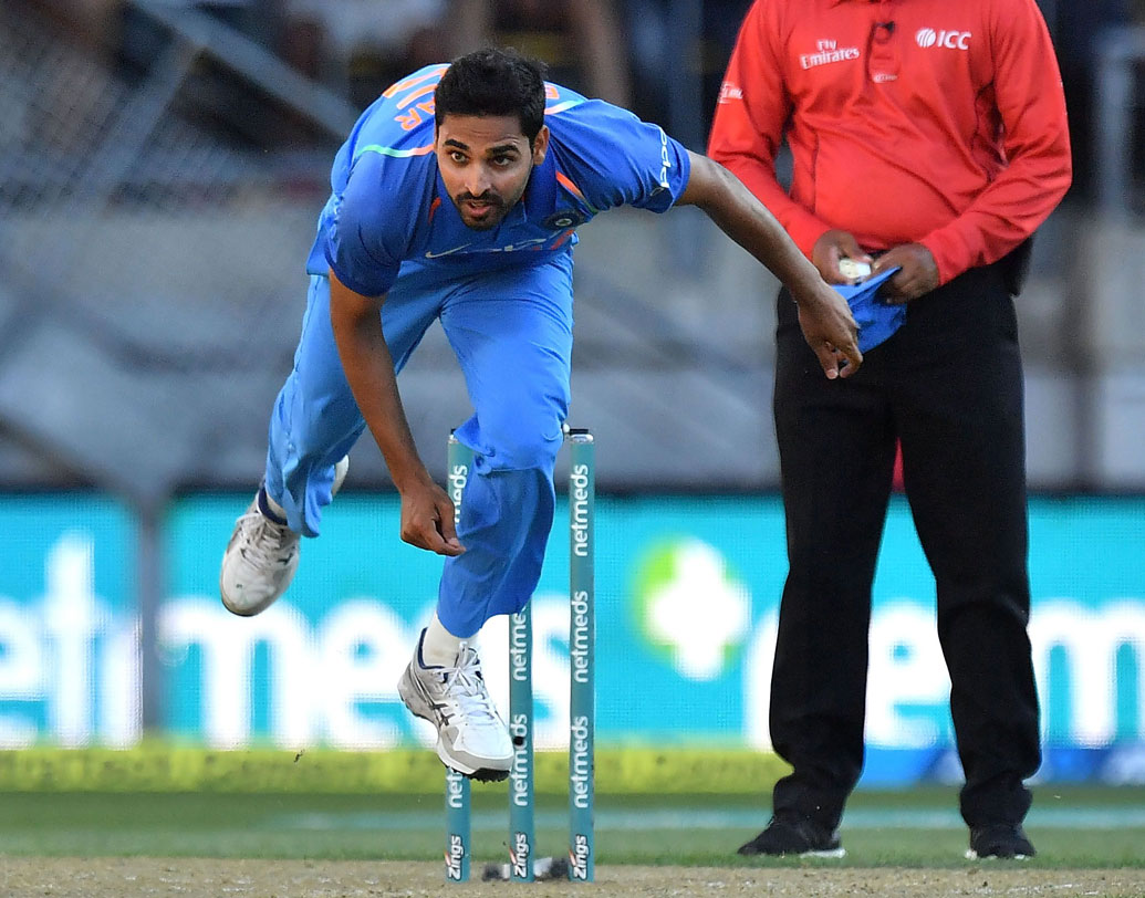 অকল্যান্ডে জয়ের পিছনে রয়েছে ভারতীয় বোলারদের বড় অবদান। প্রথম ম্যাচে ৪ ওভারে ৪৭ রান দিয়েছিলেন ভুবনেশ্বর কুমার। তবে এ ম্যাচে শুরুতেই বিপজ্জনক টিম সাইফার্টকে আউট করে কিউয়িদের বড়সড় ধাক্কা দেন ভুবি। ৪ ওভারে ২৯ রান দেন তিনি।