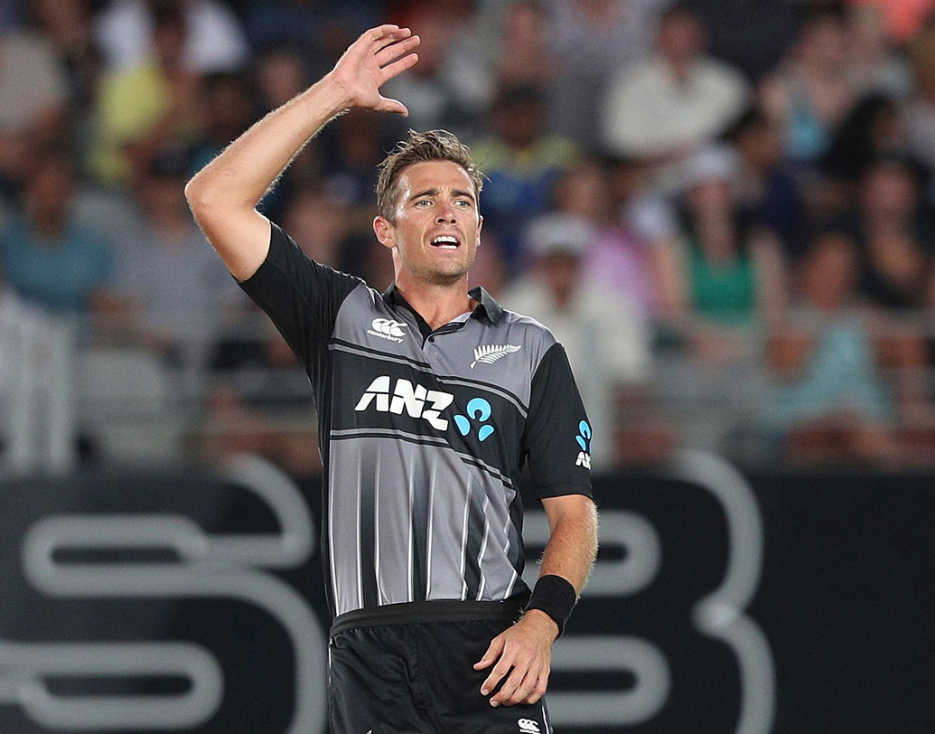 টিম সাউদি বা মিচেল স্যান্টনার, অকল্যান্ডের মাঠ থেকে উইকেট তুলতে পারলেন না কেউই। ফলে মাত্র ১৫৮ রানে পুঁজি নিয়ে শক্তিশালী ভারতীয় ব্যাটিংকেও রুখে দিতে পারেননি কিউয়িরা।