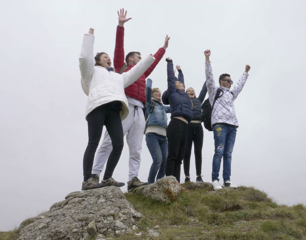 কিন্তু নির্বাচনের ফলে তাজ্জব হয়ে যায় কাউন্সিল। ২,২০০ বাসিন্দার অধিকাংশই রাস্তার নামকরণের বিরুদ্ধে ভোট দিয়েছেন!