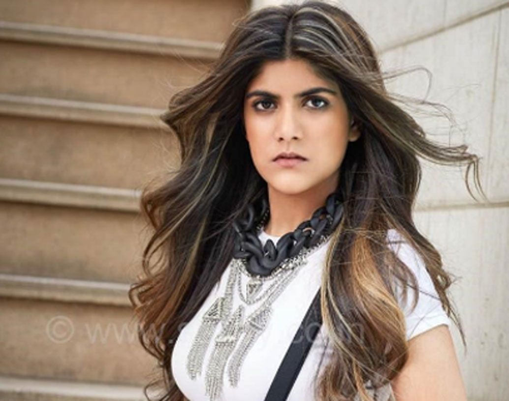 অনন্যা বিড়লা: কুমার মঙ্গলম বিড়লা এবং নীরজা বিড়লার মেয়ে। অক্সফোর্ড ইউনিভার্সিটি থেকে অর্থনীতি এবং ম্যানেজমেন্ট নিয়ে স্নাতক। অনন্যা খুব ভাল মিউজিশিয়ানও। গানও করেন তিনি। বর্তমানে তাঁর বয়স মাত্র ২৪ বছর।