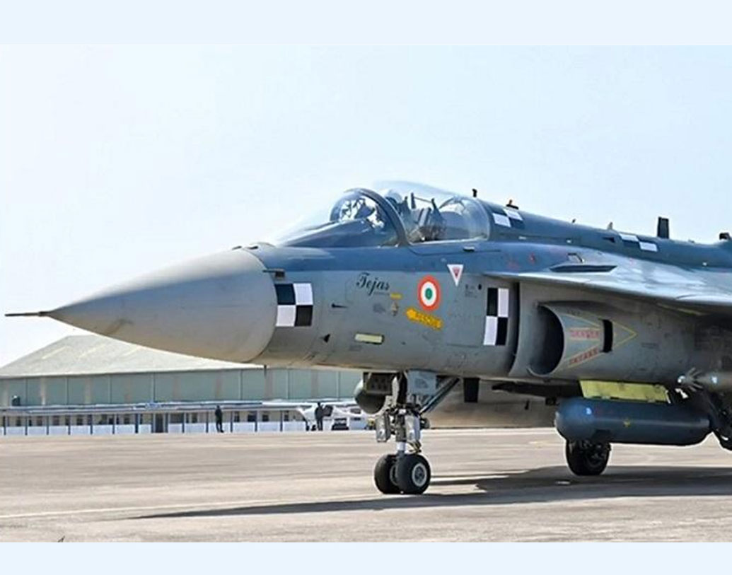 এটি মাল্টি-রোল, সুপারসনিক এক-ইঞ্জিন বিশিষ্ট ফাইটার জেট। এই বিমানের ডিজাইন, গবেষণা এবং নির্মাণ পুরোটাই ভারতে হয়েছে।