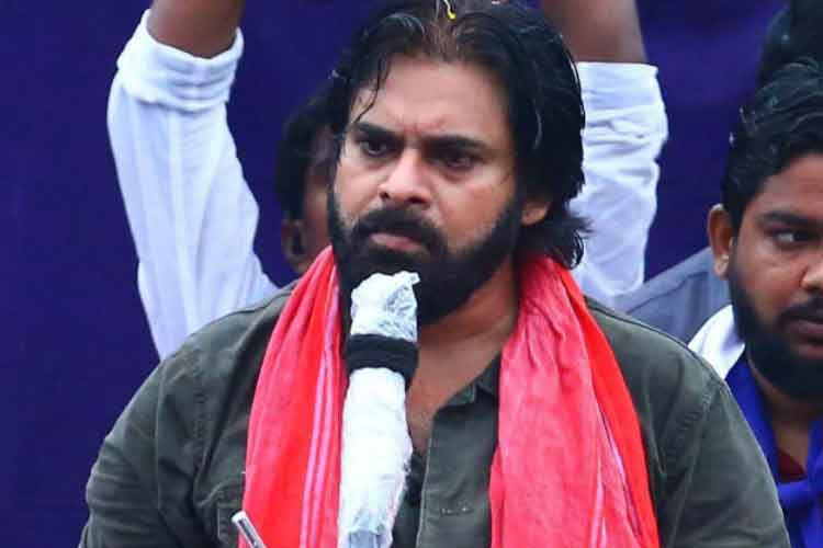 Lok Sabha Election 2019: Pawan Kalyan Doesn't Like to Stand Up for National Anthem in theatres dgtl