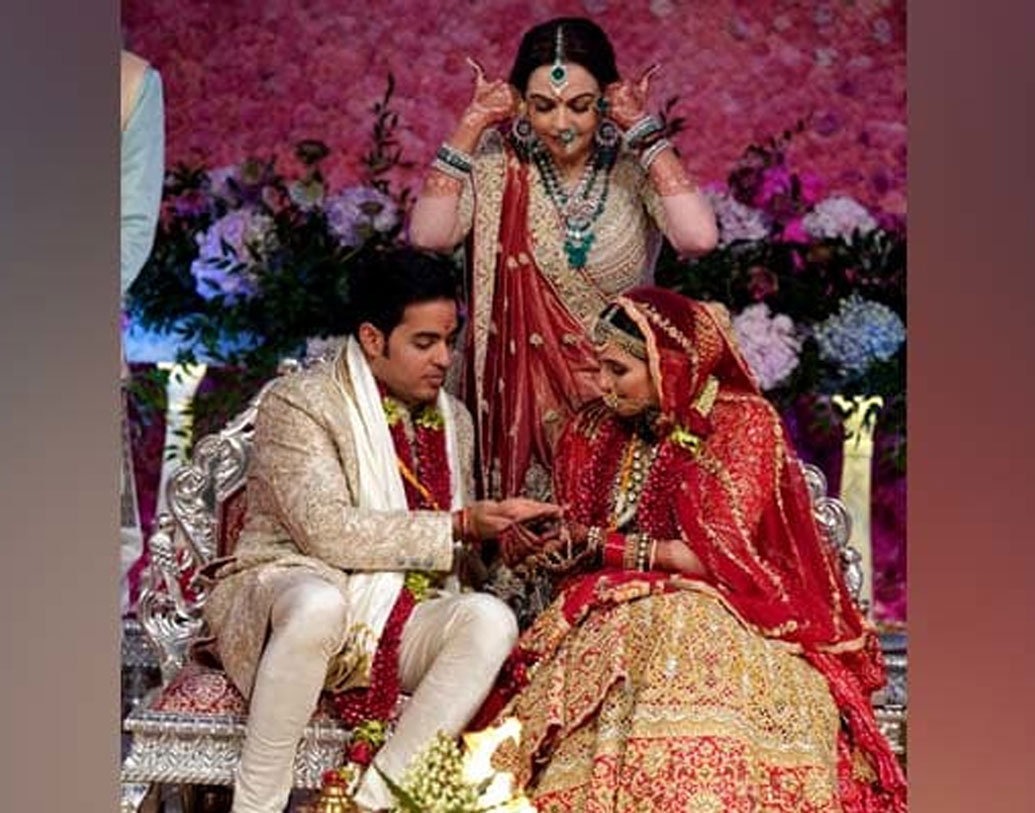 আকাশ আর শ্লোকা মেহতার বিয়েতে অ্যান্টিলিয়া থেকে জিয়ো ওয়ার্ল্ড সেন্টার সবই সেজে উঠেছিল।