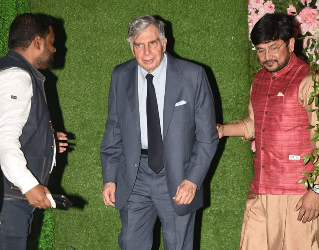 উপস্থিত ছিলেন রতন টাটা, টাটা গ্রুপের ম্যানেজার, মাহিন্দ্রার সিইও-সহ আরও অনেকে।