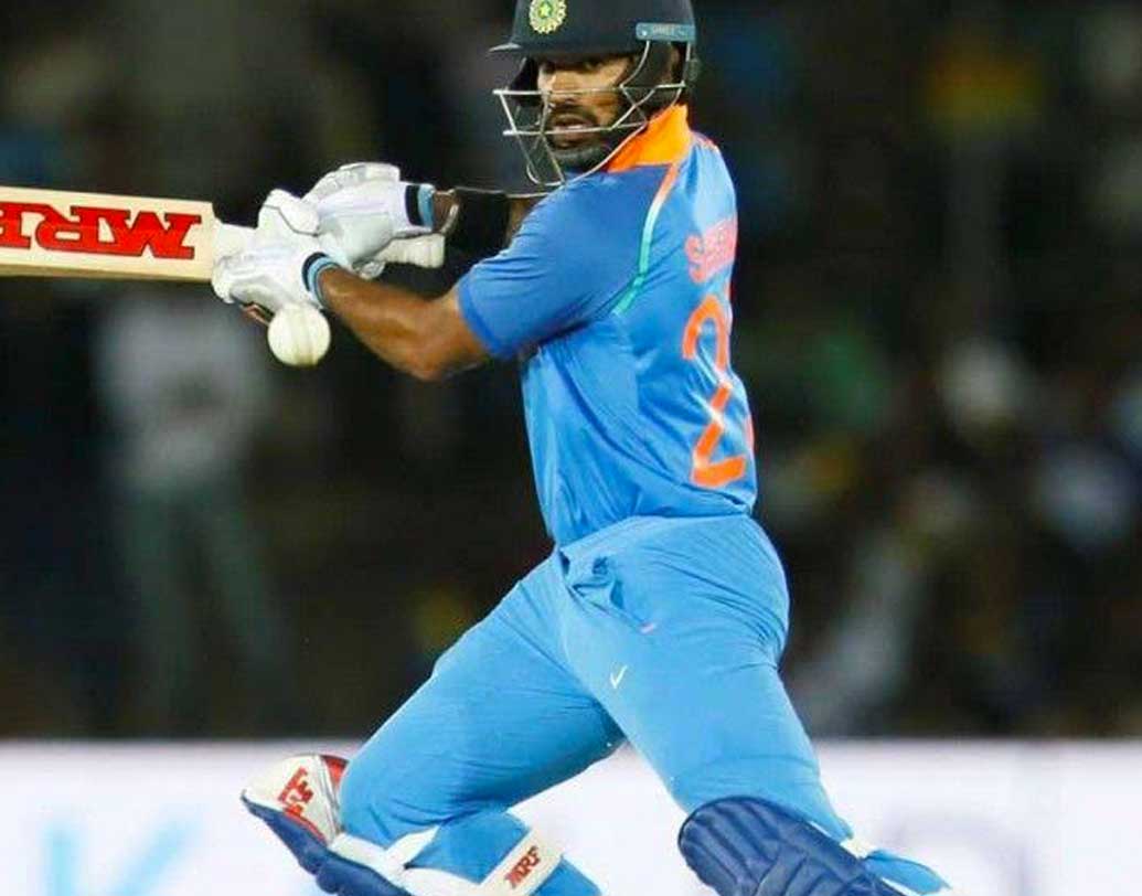 শিখর ধওয়নও রানে নেই। খুব খারাপ তাঁর অবস্থা। তিন ম্যাচে করেছেন ২২ রান। গড় ৭.৩৩। বিশ্বকাপের আগে গব্বরের এই দশা রীতিমতো চিন্তাj। তাঁকে রানে ফেরার সুযোগ দিতেই সম্ভবত খেলানো হবে। কারণ, বিশ্বকাপে তাঁকেই রোহিতের সঙ্গী হিসেবে দেখা হচ্ছে।