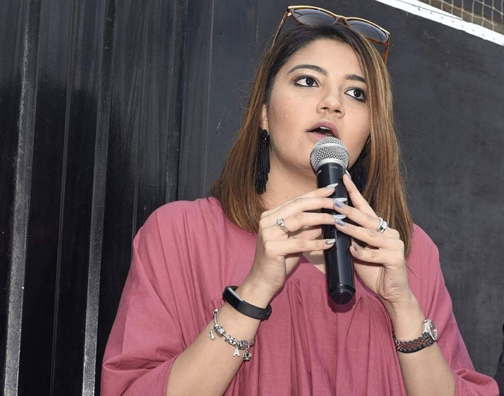 লেবেল বাজার নামে তাঁর একটি ফ্যাশন আউটলেটও রয়েছে।