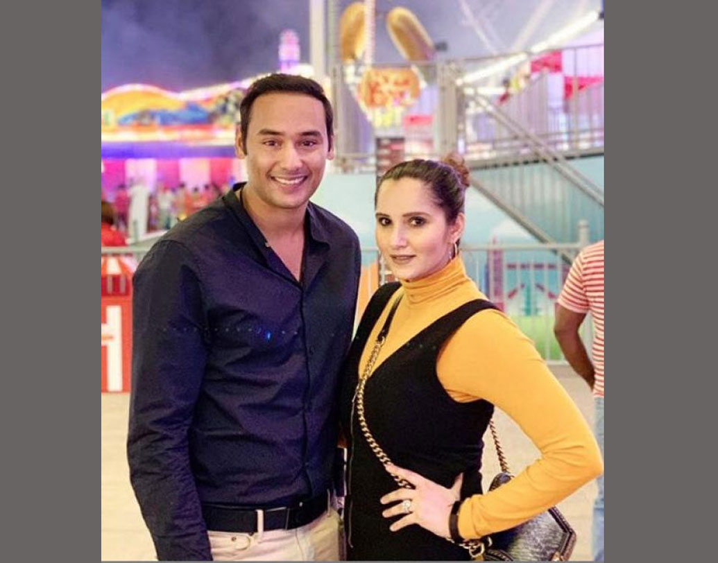 সানিয়া মির্জাও আসাদের সঙ্গে একটি ছবি পোস্ট করে ‘হার্ট শেপ’ স্মাইলি দিয়ে লেখেন, ‘ফ্যামিলি’। আর এর পরে গুঞ্জন আরও তীব্র হয় যে সানিয়ার বোনের সঙ্গেই সম্পর্ক রয়েছে আসাদের।