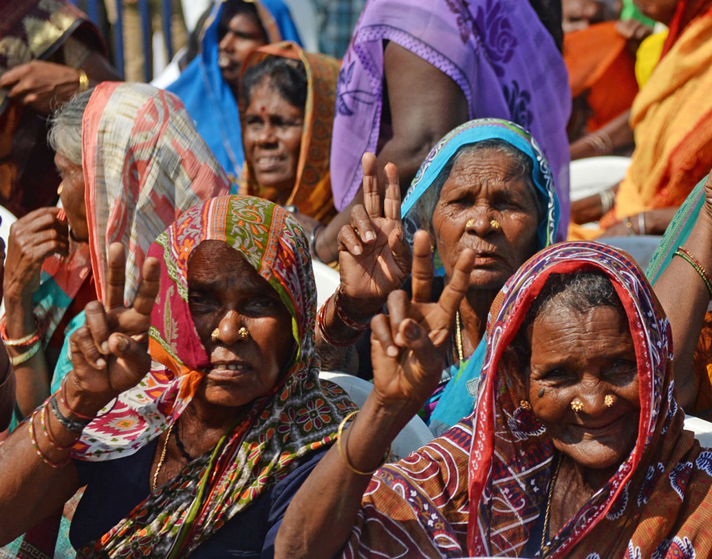 ১৯৬০ সালে কেরলে বিধানসভা ভ‌োটে প্রথম বার প্রয়োগ করা হয় নির্বাচনী আচরণবিধি। ১৯৭৯ সাল থেকে জাতীয় নির্বাচন কমিশন সব ক্ষেত্রে এই নিয়ম প্রয়োগের সিদ্ধান্ত নেয়।