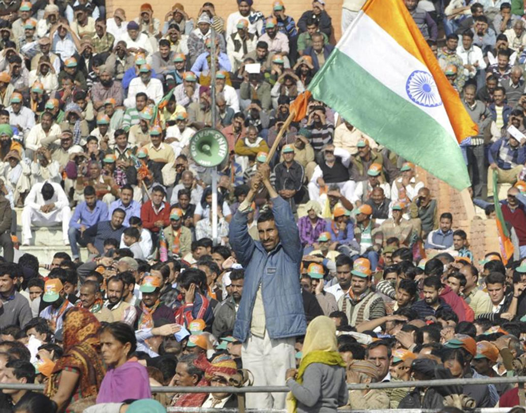 এমসিসি অনুযায়ী, এই সময়ে কেন্দ্র বা রাজ্য সরকার কোনও প্রশাসনিক ক্ষমতা ব্যবহার করতে পারবে না। নতুন কোনও প্রকল্পের ঘোষণা করতে পারবে না তারা।