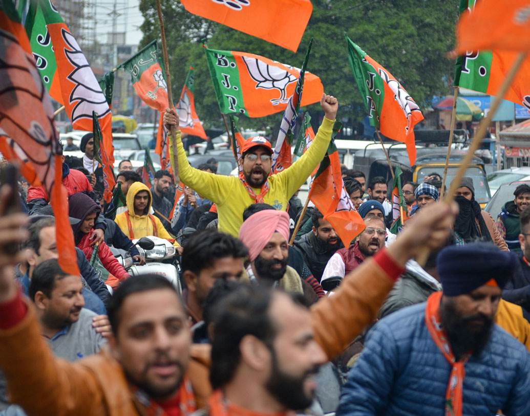 কোনও সংবাদমাধ্যম বা গণমাধ্যমে সরকারের তরফে কোনও রকম বিজ্ঞাপন দেওয়া যাবে না।