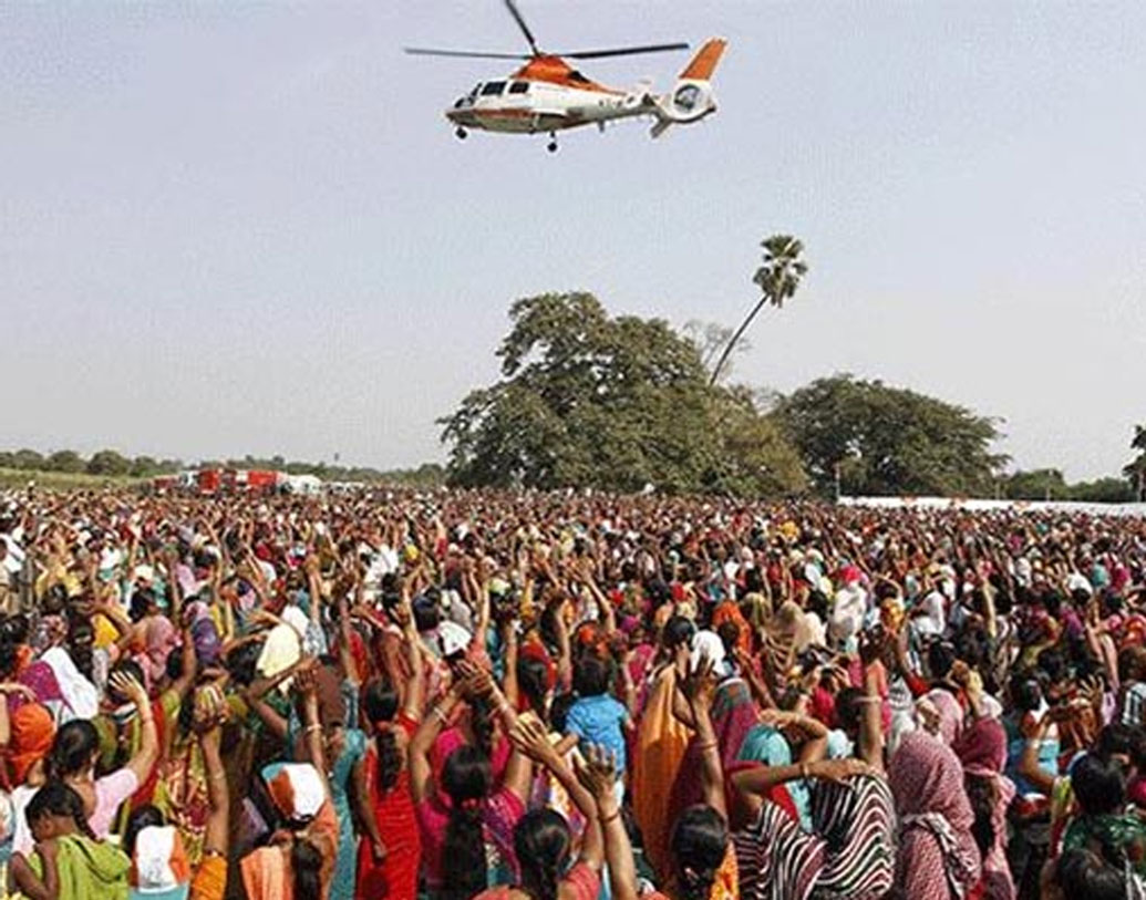কোনও উন্মুক্ত প্রাঙ্গন বা হেলিপ্যাড বিরোধীরা ব্যবহার করতে চাইলে, তাতে বাধা দেওয়া যাবে না। যে কোনও রকমের তাৎক্ষণিক নিয়োগও বন্ধ রাখতে হবে সরকারের তরফে, কারণ এতে ভোটদাতারা প্রভাবিত হতে পারেন।