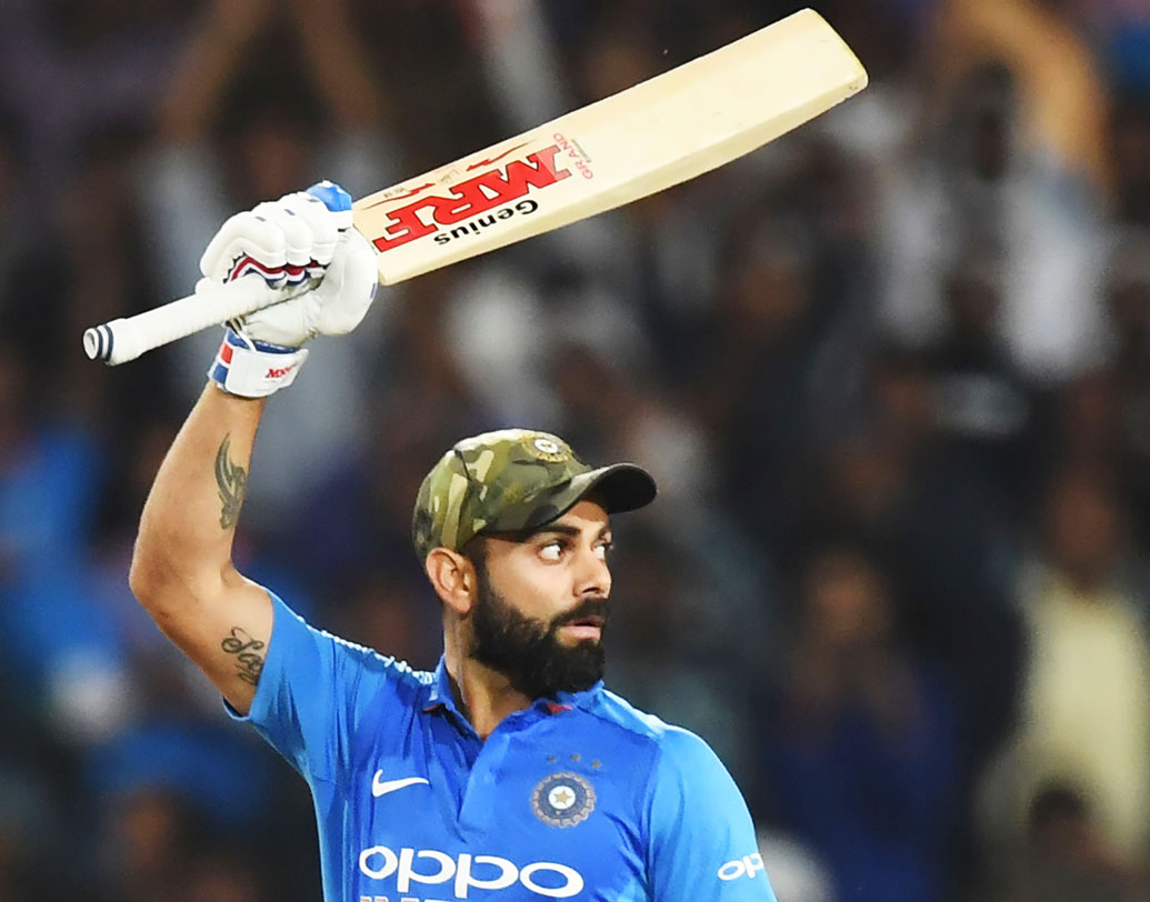 এই সিরিজে দুর্দান্ত ফর্মে রয়েছেন ক্যাপ্টেন বিরাট কোহালি। গত চার ম্যাচে তাঁর ব্যাট থেকে বেরিয়েছে ২টি সেঞ্চুরি। তবে কোটলার পাটা পিচে কোহালি তিনে নামবেন না চারে, তা নিয়েই চলছে জল্পনা। অজিদের কাছে থেকে সিরিজ ছিনিয়ে নিতে কে এল রাহুলকে সরিয়ে তিন নম্বরে দেখা যেতেই পারে ক্যাপ্টেন কোহালিকে।