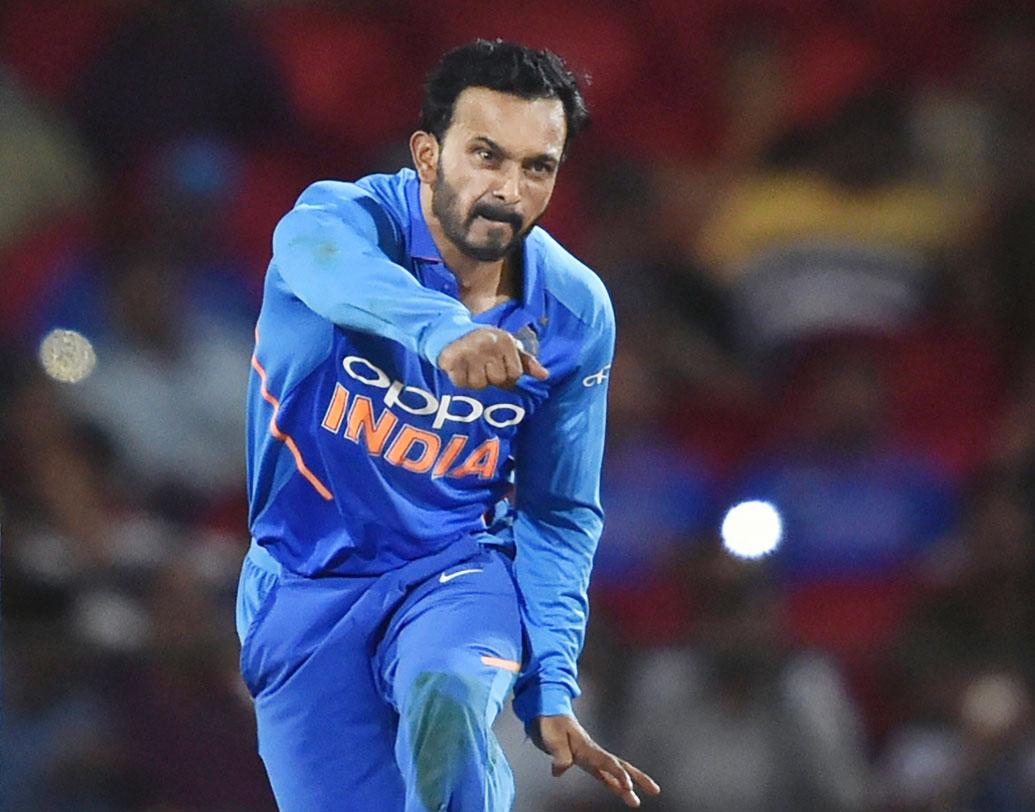 বুধবারের ম্যাচে পুরো শক্তির দল নিয়েই নামতে চায় ভারত। মিডল অর্ডারে তাই দেখা যেতে পারে কেদার যাদবকে। ব্যাটে তো বটেই, সিরিজের শেষ ম্যাচে বল হাতেও টিম ইন্ডিয়ার বড় বাজি হতে পারেন কেদার।