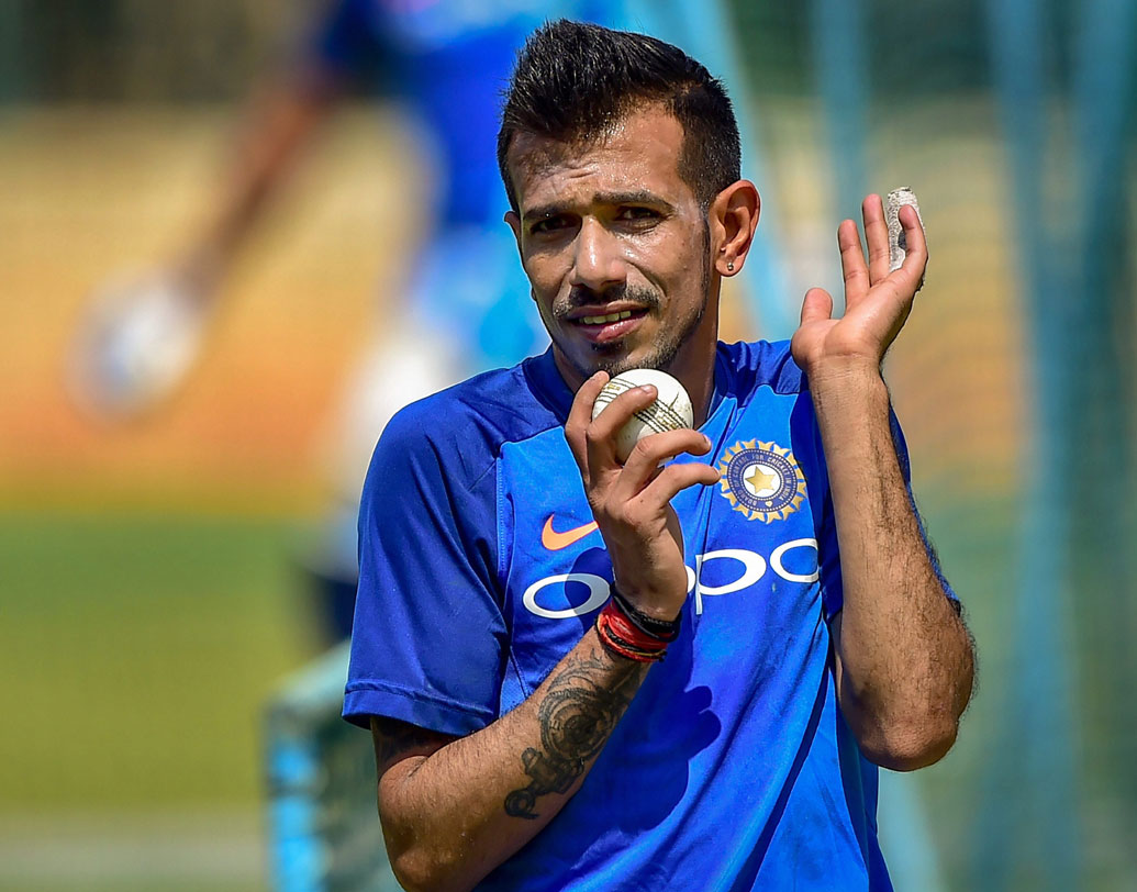 চতুর্থ ওয়ান ডে-তে ৮০ রান খরচ করে ১ উইকেট। একেবারে সাদামাটা যুজবেন্দ্র চহালের ফর্ম। তবে সমালোচকদের তিরে বিদ্ধ হলেও তাঁর সমর্থনে মুখ খুলেছেন মুথাইয়া মুরলীধরনের মতো কিংবদন্তি। কোটলার পাটা উইকেটে অজিদের আটকাতে অবশ্য চহালের উপরে ভরসা রাখতে পারে টিম ইন্ডিয়া।